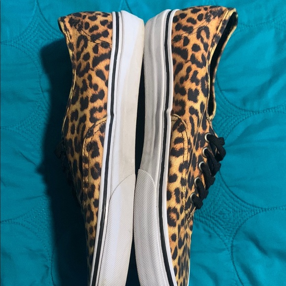 Vans - Picture 2 of 9